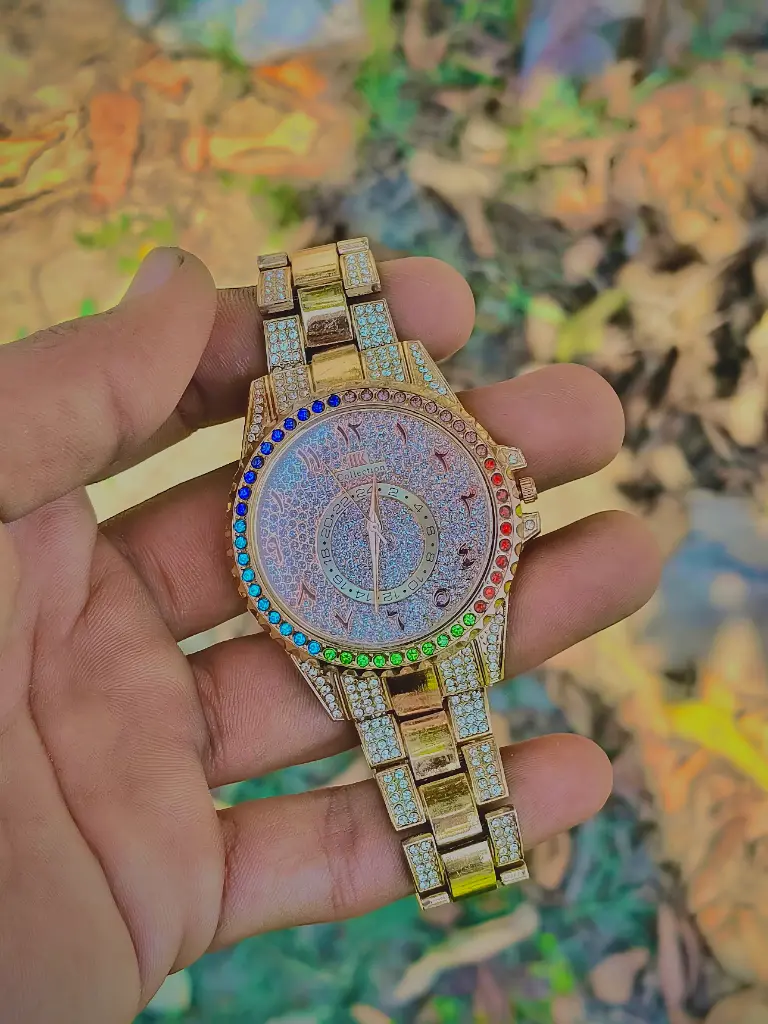 ROUND DIAMOND NEW DESIGN ANALOG WATCH