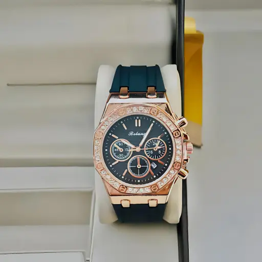 LATEST DESIGN WATCH GOLDEN FRAME BLACK DIAL BLACK RUBBER STRAPS  ANALOG WATCH